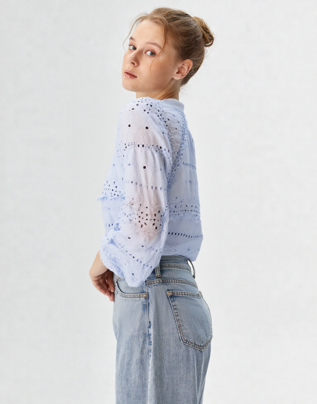 blouse dentelle ajourée